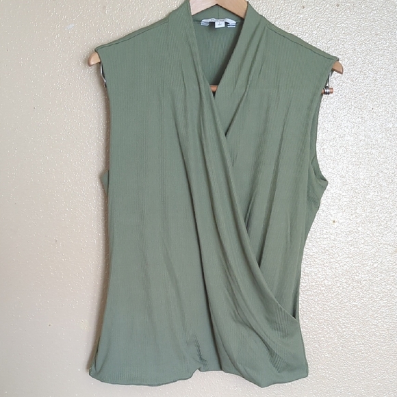 2x1 Bundle Tops Nine West Olive Green Wrap, Sleeveless Pearl Black W Cutouts - Picture 1 of 10